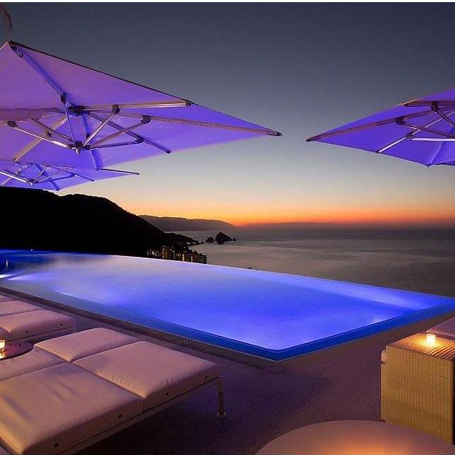 Hotel Mousai Rooftop Pool & Lounge