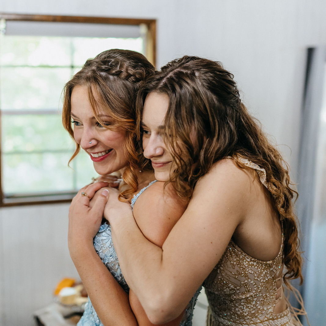Hailee and Ash right before Hailee walked down the aisle to marry Daniel!