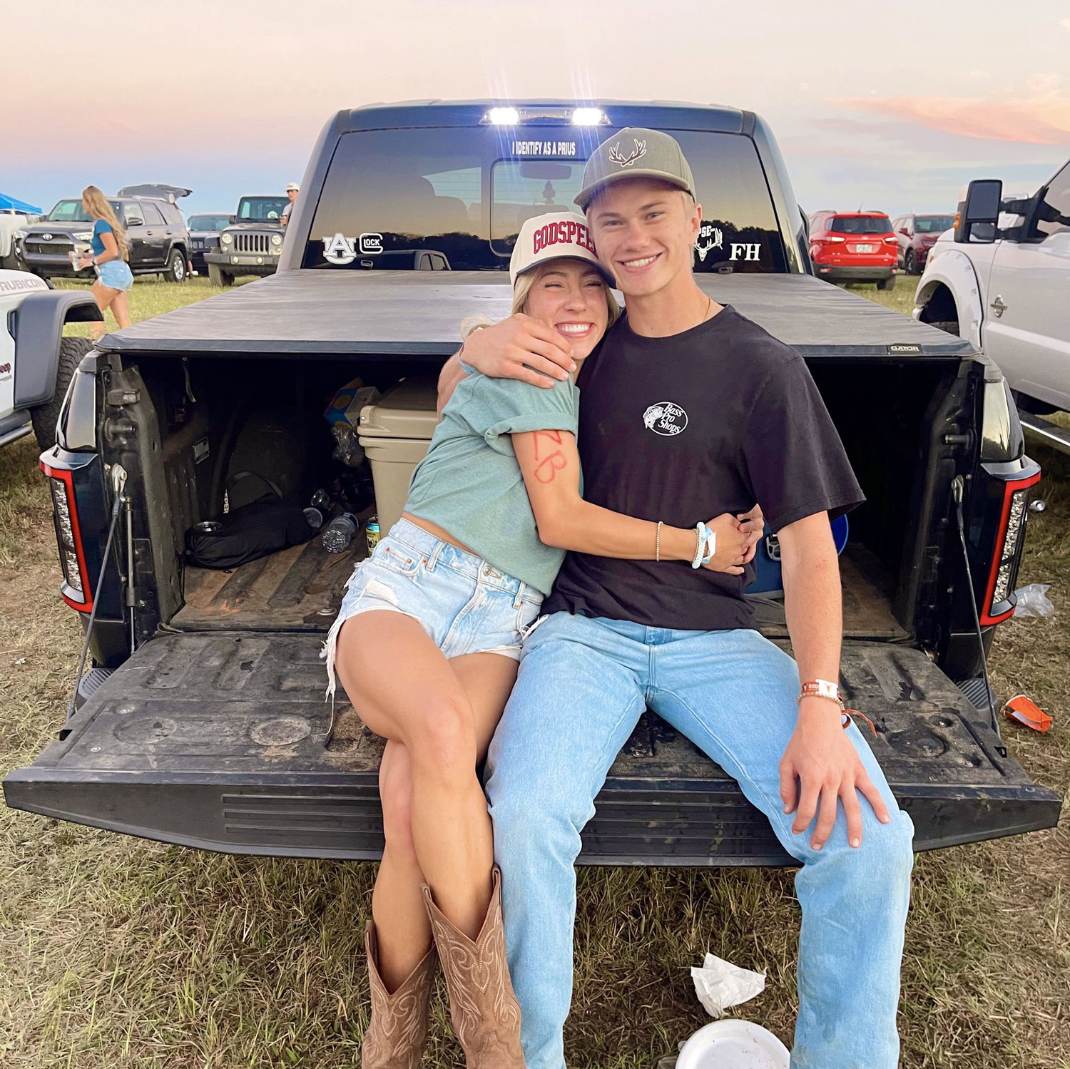 Big Auburn rodeo fans!