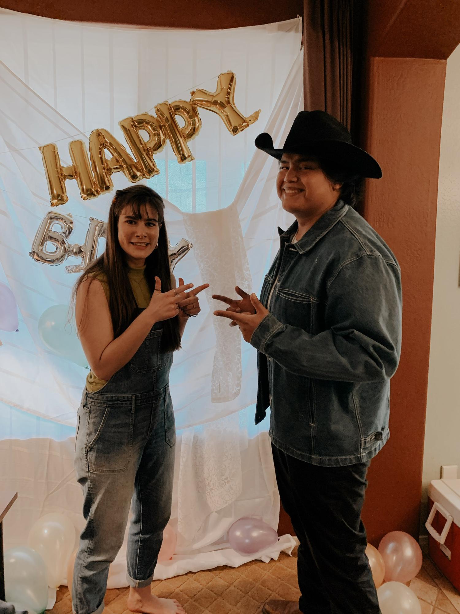 Favian always loves giving Elli a hard time, so when he found out she doesn't like country, he crashed her birthday party wearing his boots and hat to show her what she's getting herself into!!!