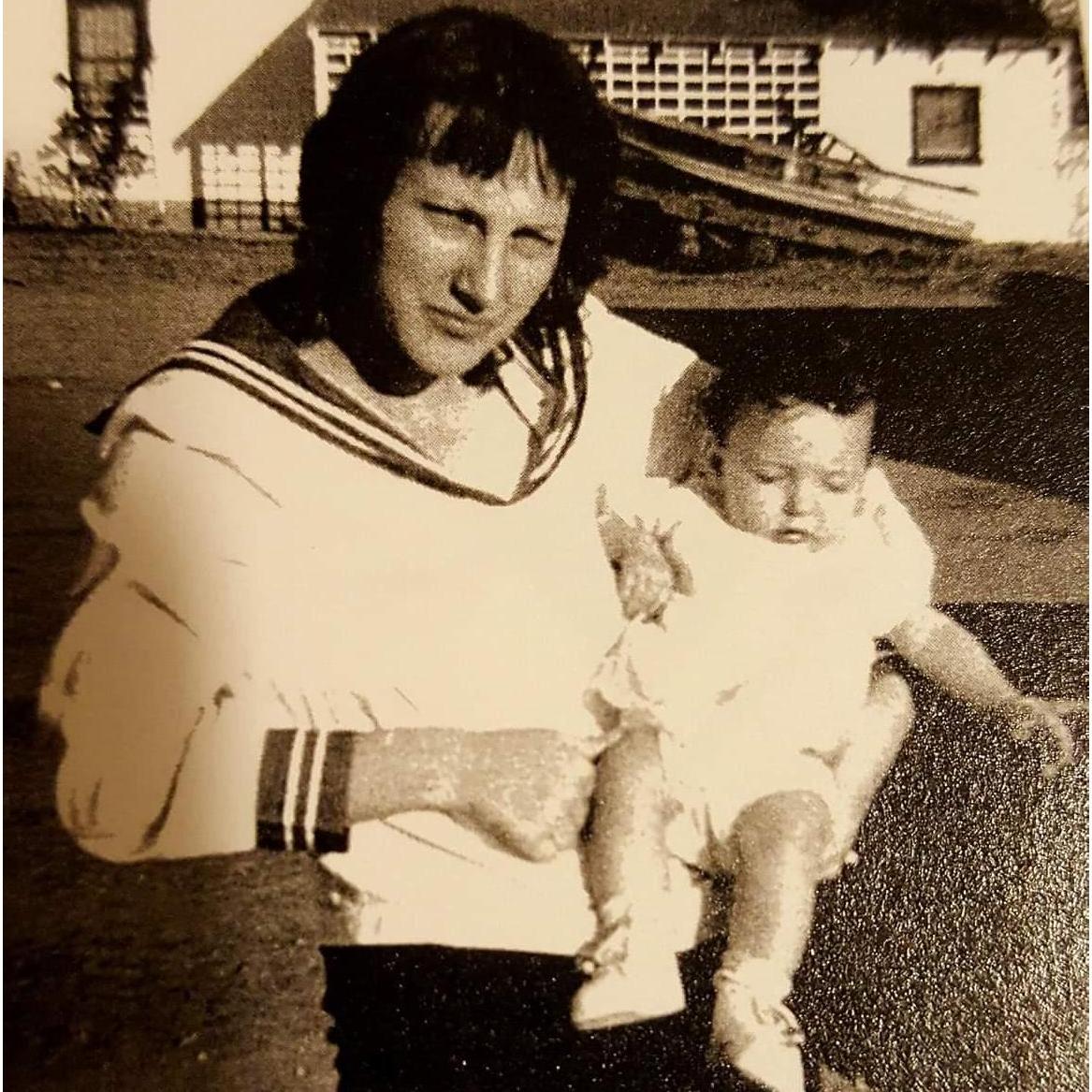 Baby Debra with her mom Gale