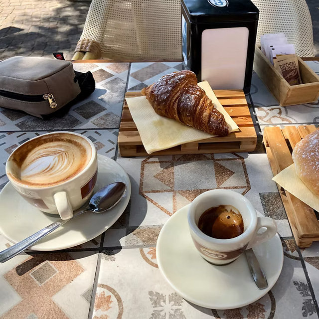 Honeymoon Coffee & Pastries ☕️