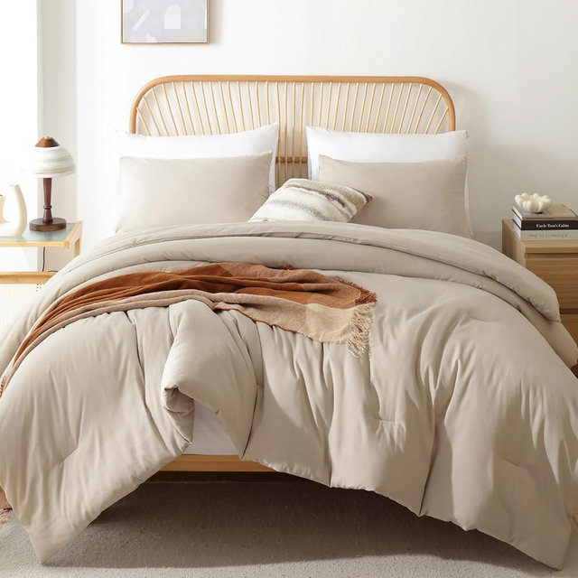 ROSGONIA Oversized Queen Comforter Light Khaki, 3pcs (1 Comforter & 2 Pillowcases) Lightweight Oversized Queen Comforter Sets Bedding Blanket Quilts