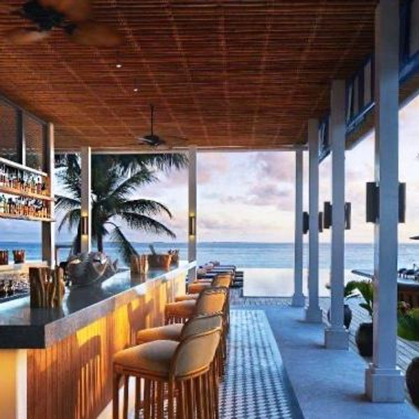 Hawaii Beach Bar Happy Hour