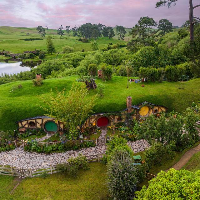 Hobbiton Tour and Evening Banquet
