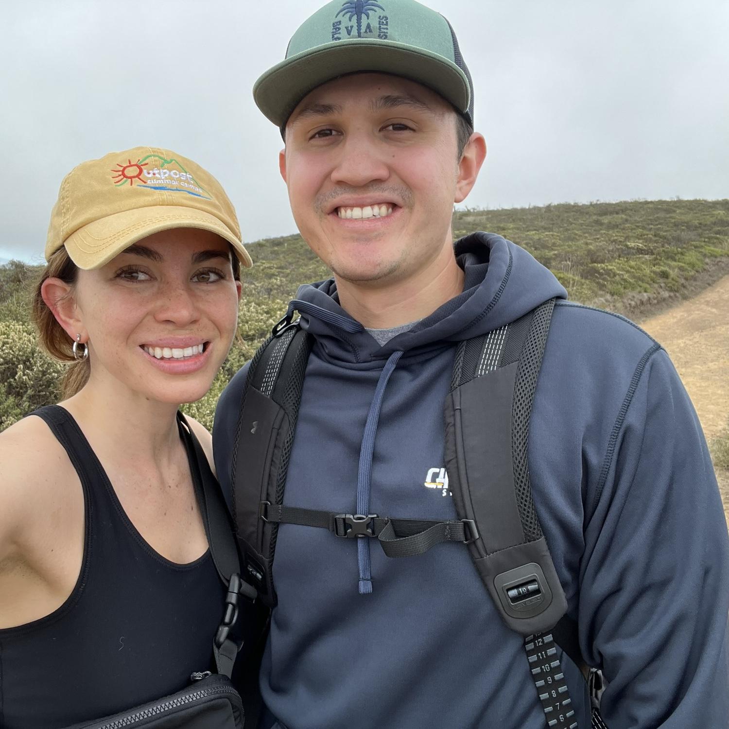 September 2022: two San Francisco residents! Kellie and Alex are stoked to be together again and make the most of their time in the Bay with lots of weekend exploring, hikes, and lots of good food.