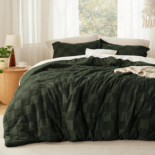 Bedsure Queen Size Comforter Set Dark Olive Green, Boho Tufted Bed Set, Checkered Farmhouse Shabby Chic Bedding, 3 Pieces, 1 Plaid Geometric Comforter and 2 Pillow Shams