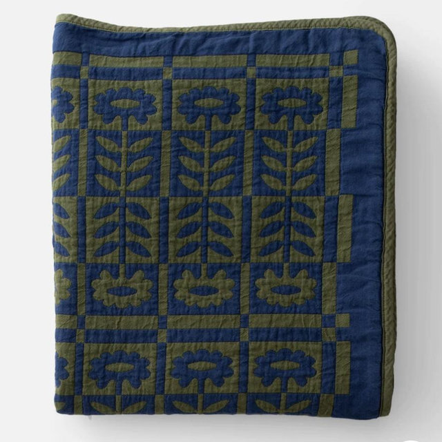 Schoolhouse Stillwater Floral Quilt in Arden