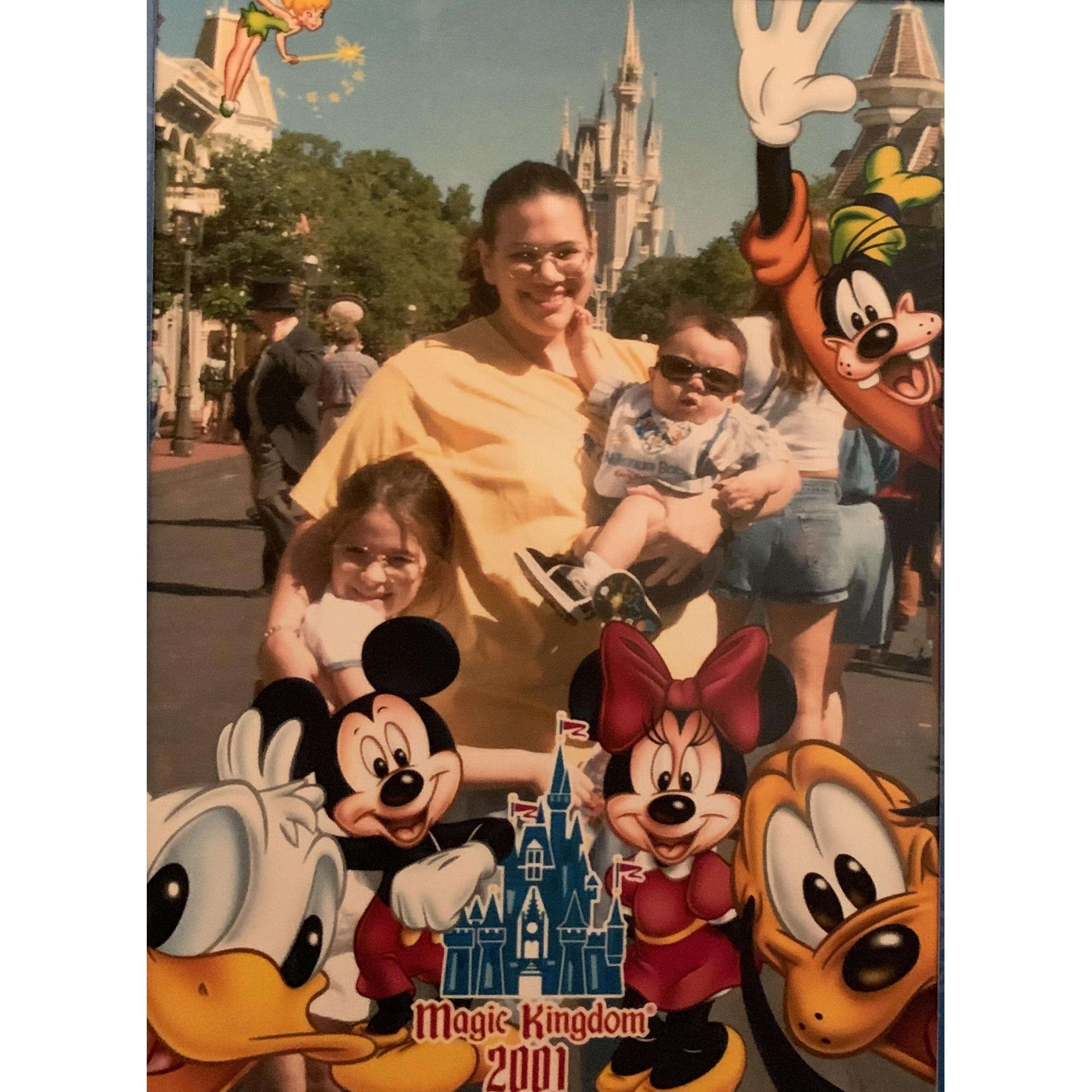 Alexis with her mom and brother, Monica & Nicolas (2001)