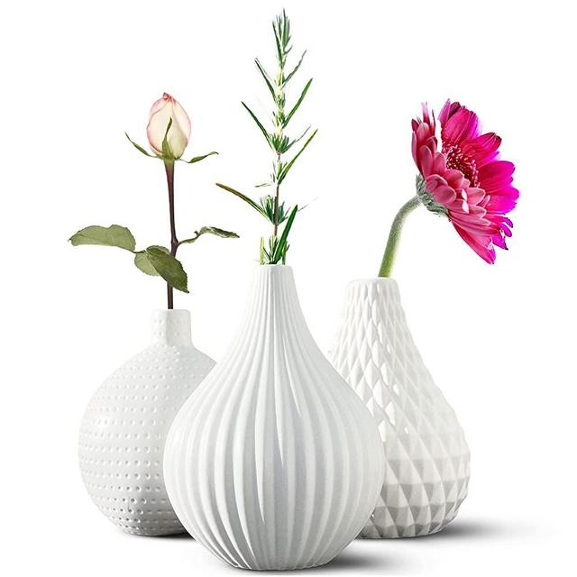 Small White Ceramic Bud Vases - Set of 3 for Short Stem or Mini Flowers - 4 to 5 inches High - Suitable to Hold Water - Tactile Design for Home Decor - Great for Compact Spaces