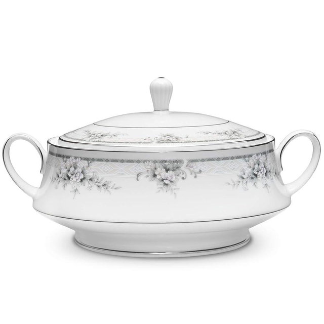 Noritake Sweet Leilani Covered Vegetable Bowl White 48 oz