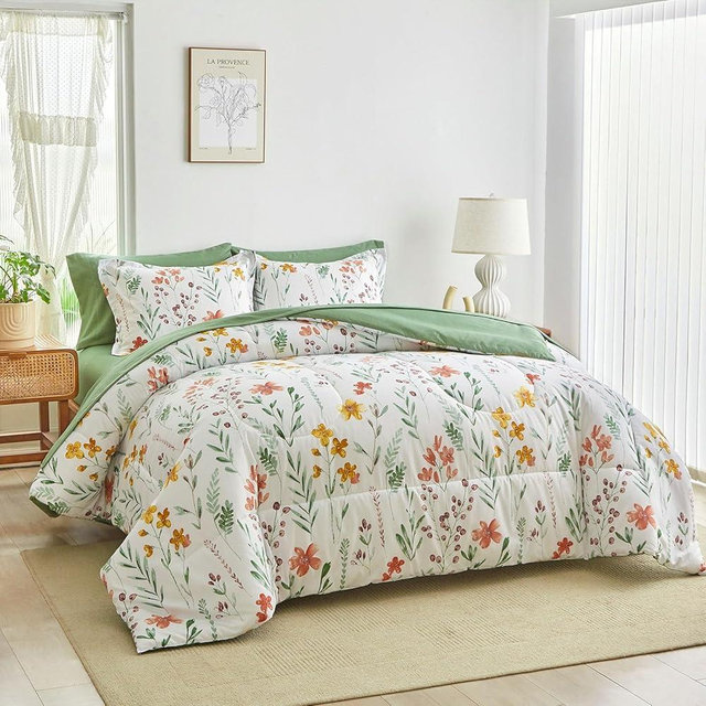 AIKASY Bed in a Bag 7 Pieces King Size - Floral Print - Soft Microfiber, Reversible Bed Comforter Set (1 Comforter, 2 Pillow Shams, 1 Flat Sheet, 1 Fitted Sheet, 2 Pillowcases)（White, King）