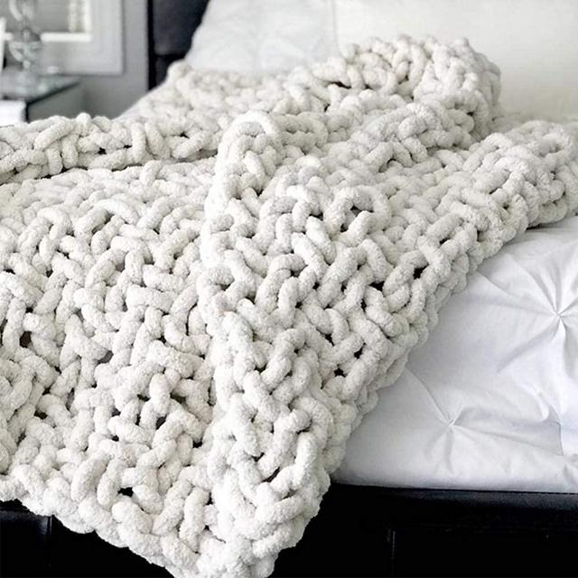 Chunky Knit Throw Blanket Soft Cozy Chenille Casual Handwoven Blanket for Bed Sofa Chair Home Decor (White, 50" × 63")