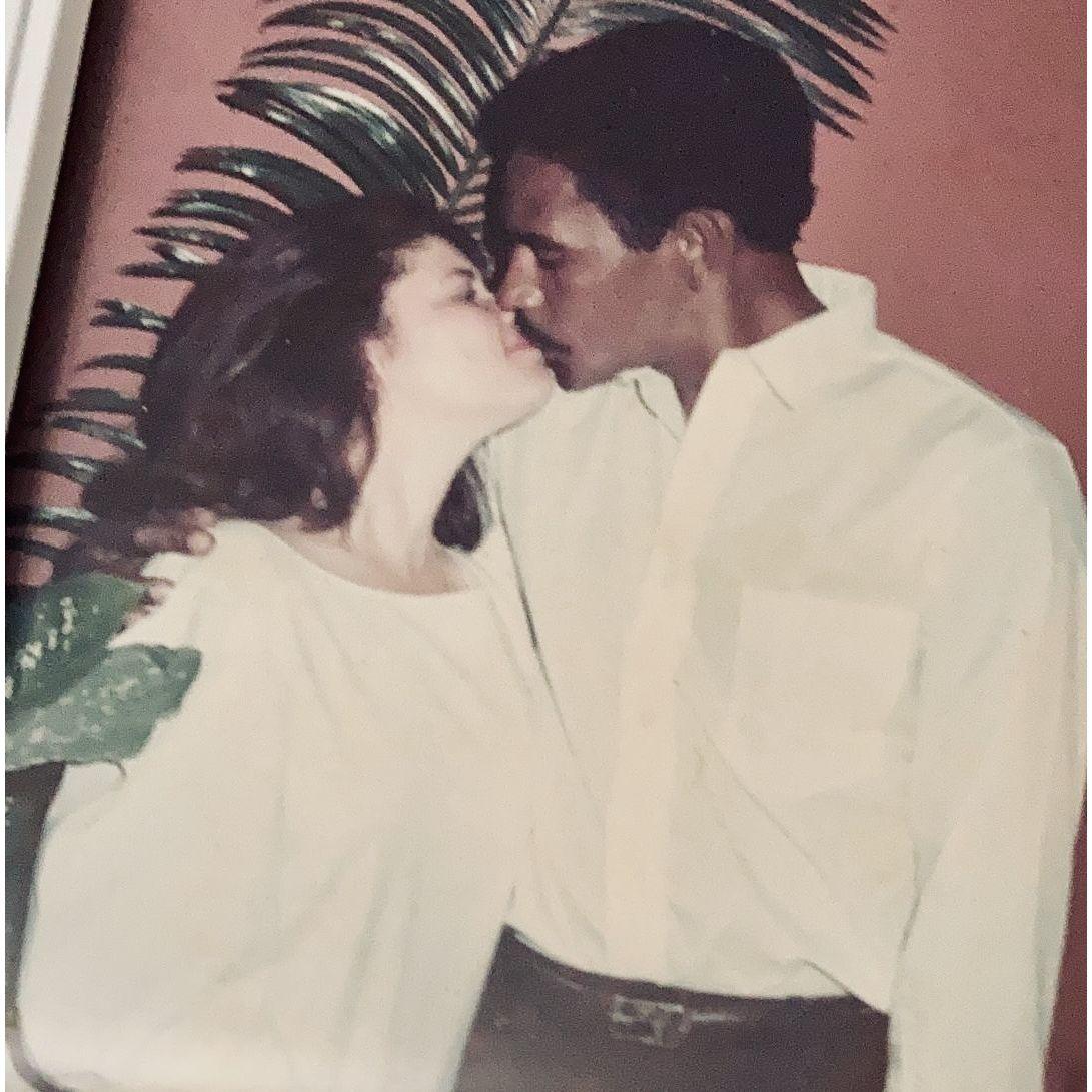 Foto de nuestro matrimonio civil aproximadamente 35 años atras. (This is picture is from our civil marriage many moons ago!)