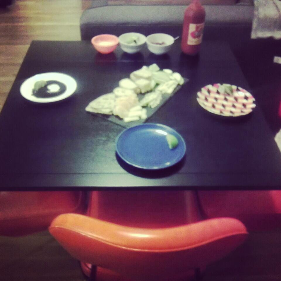 Many a dinner party at this table :)
