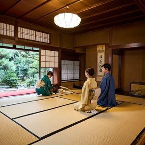 Honeymoon: Traditional Tea Ceremony in Kyoto