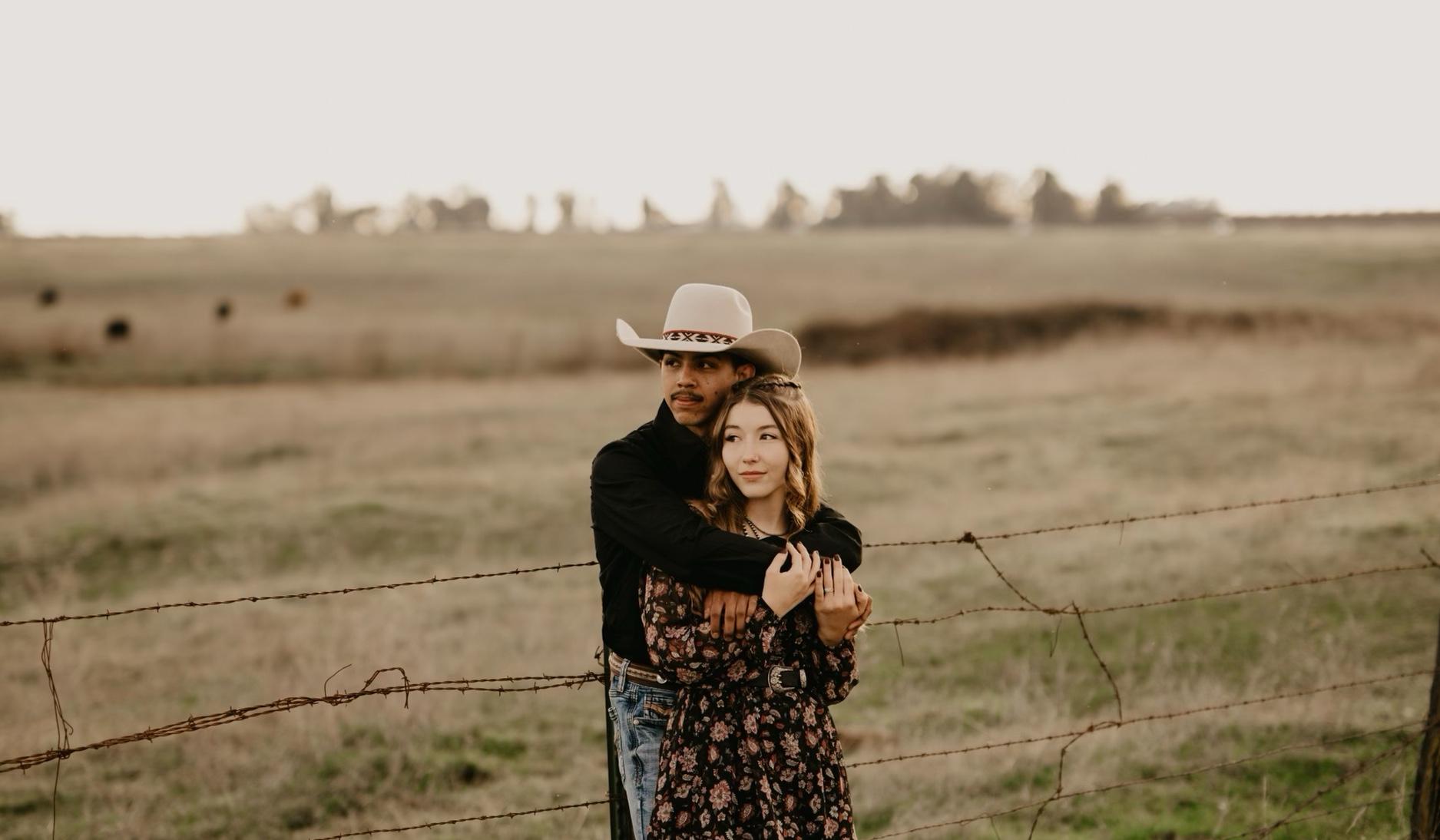 The Wedding Website of Hannah Thomas and Elias Johnson