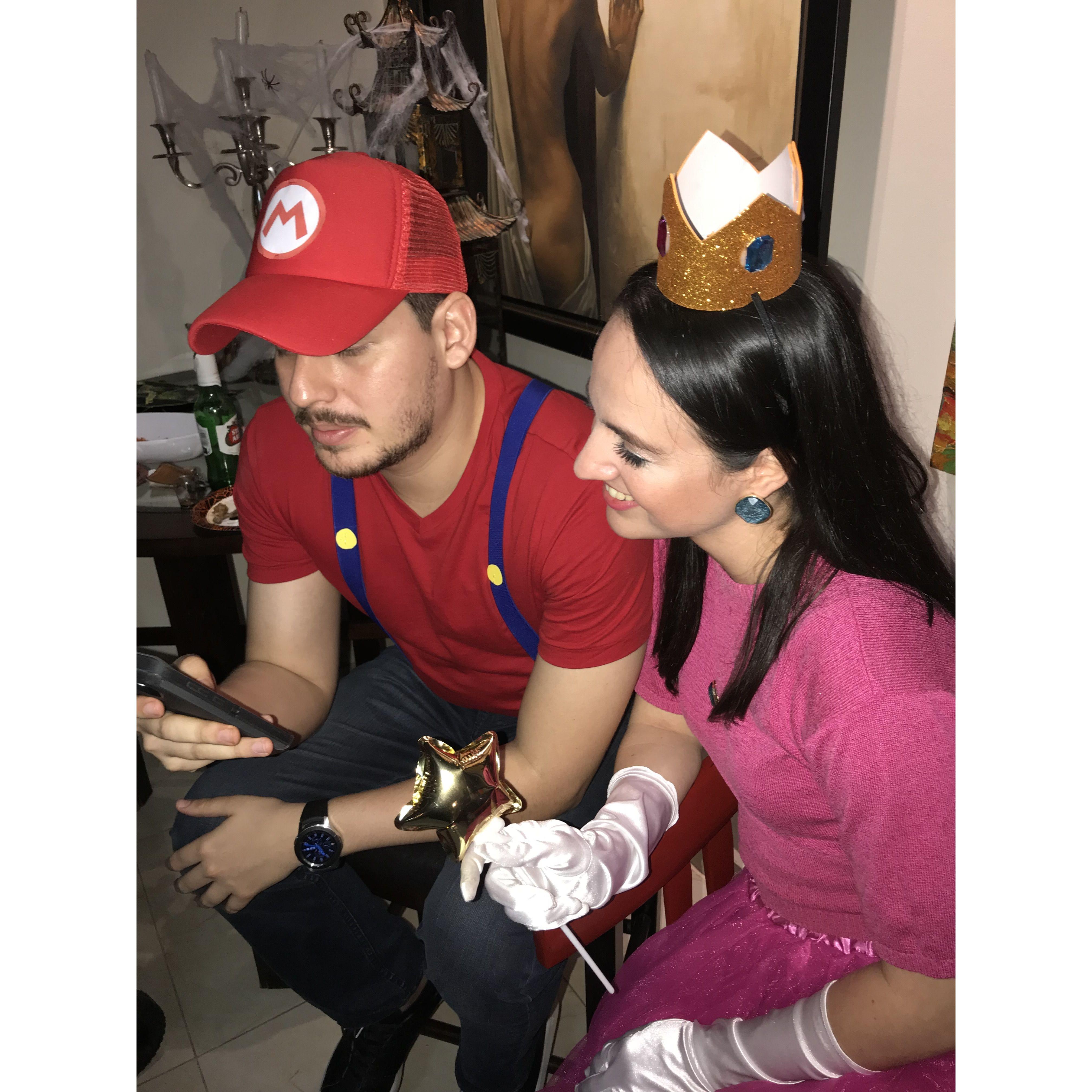 Primera fiesta de disfraces juntos, Mario bros y la Princesa Daisy