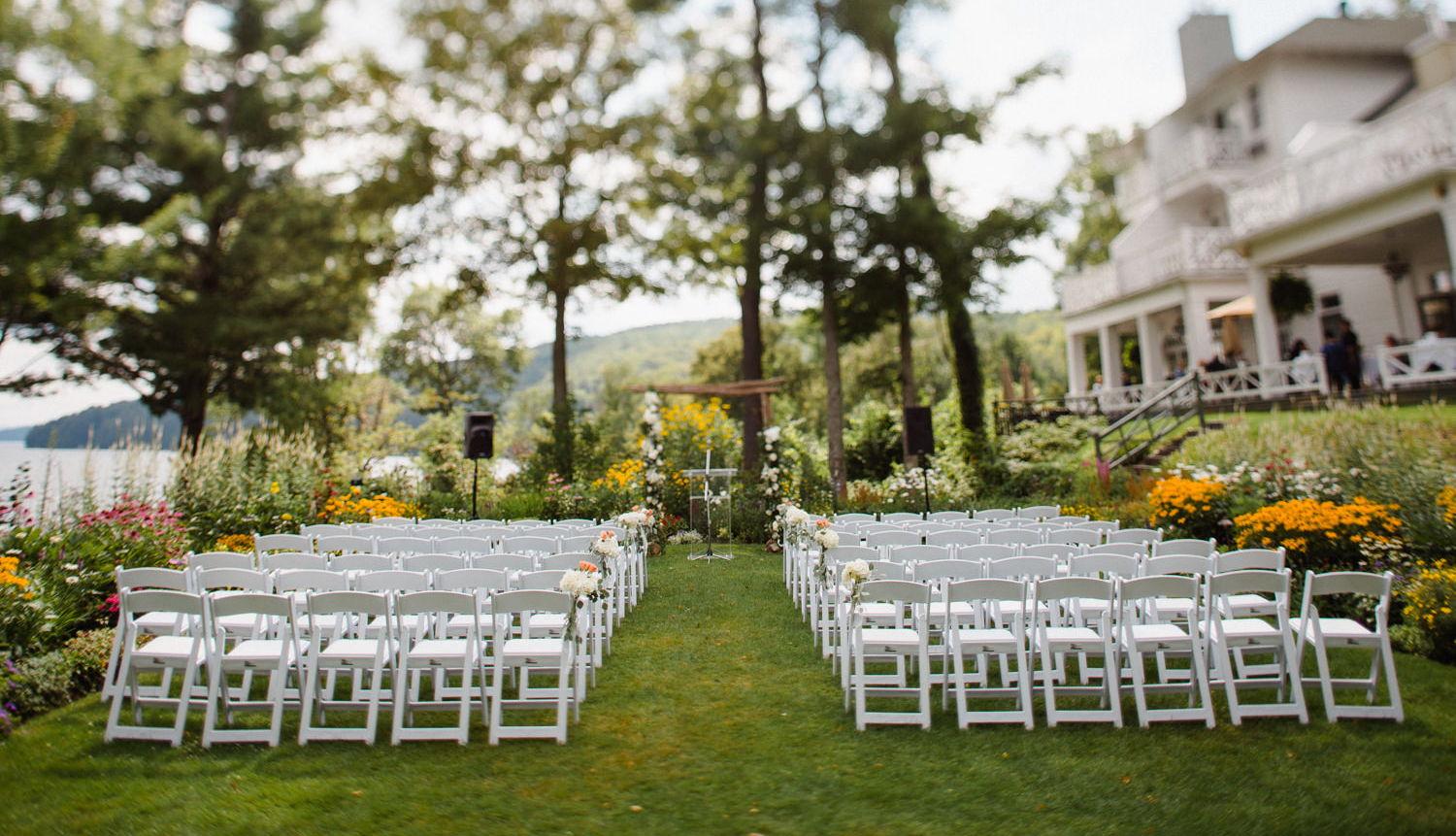 The Wedding Website of Rebecca Deus and Edson Desmolieres