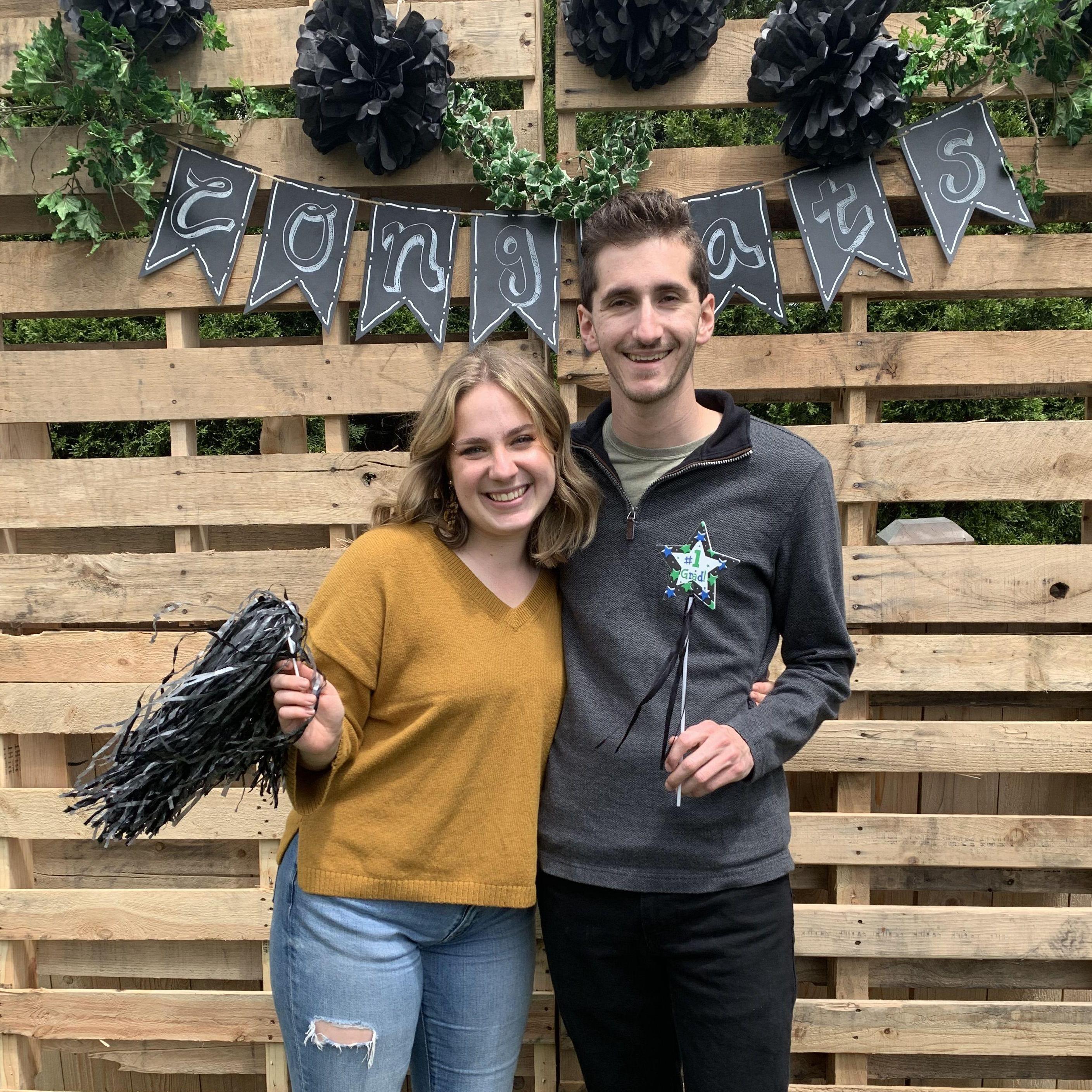 Matt and Liz come out to celebrate his brother Owen's high school graduation, and the end of Liz having to help Owen get through a Spanish class.