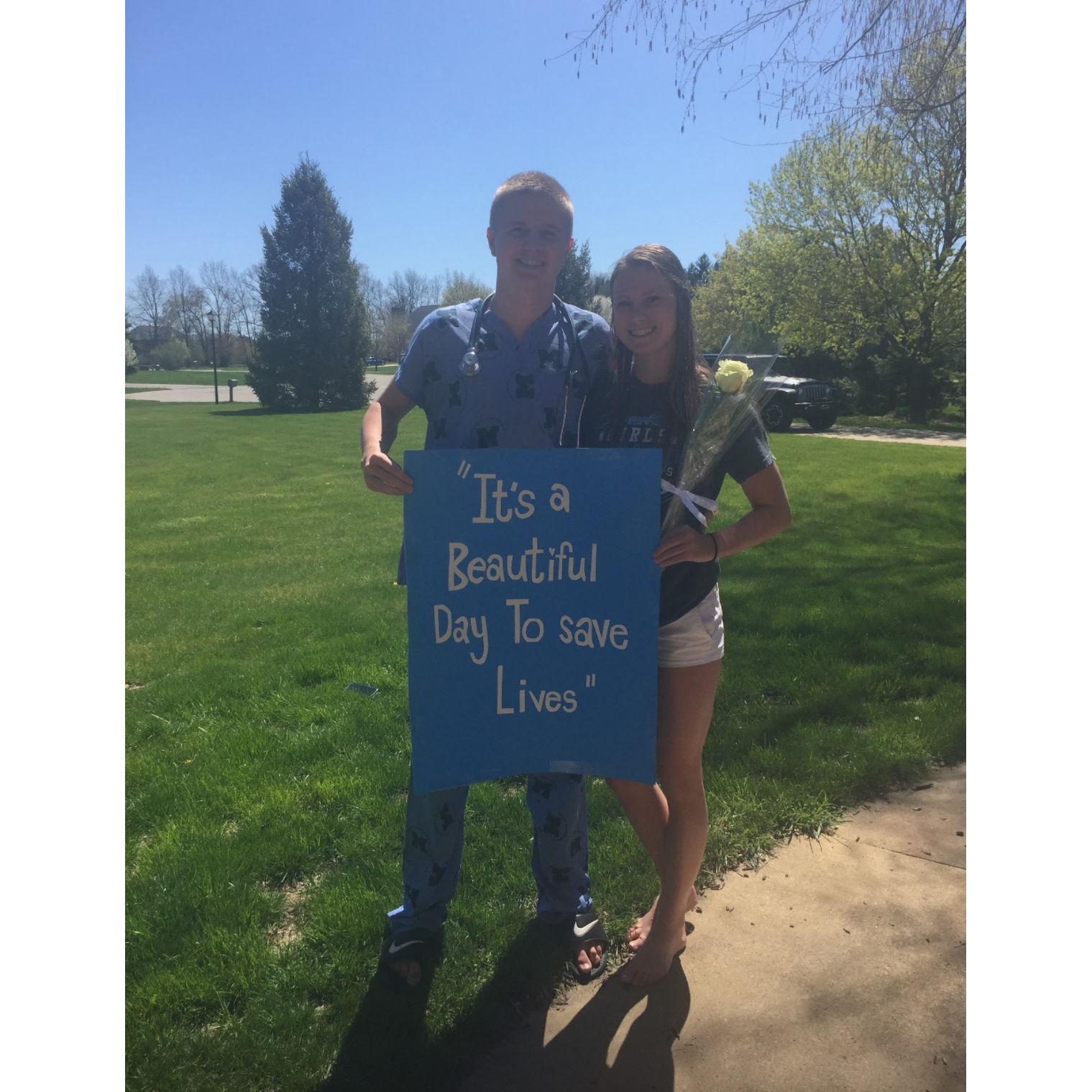 Prom proposal 2017. Matthew knew Sydney’s favorite show was Grey’s Anatomy.