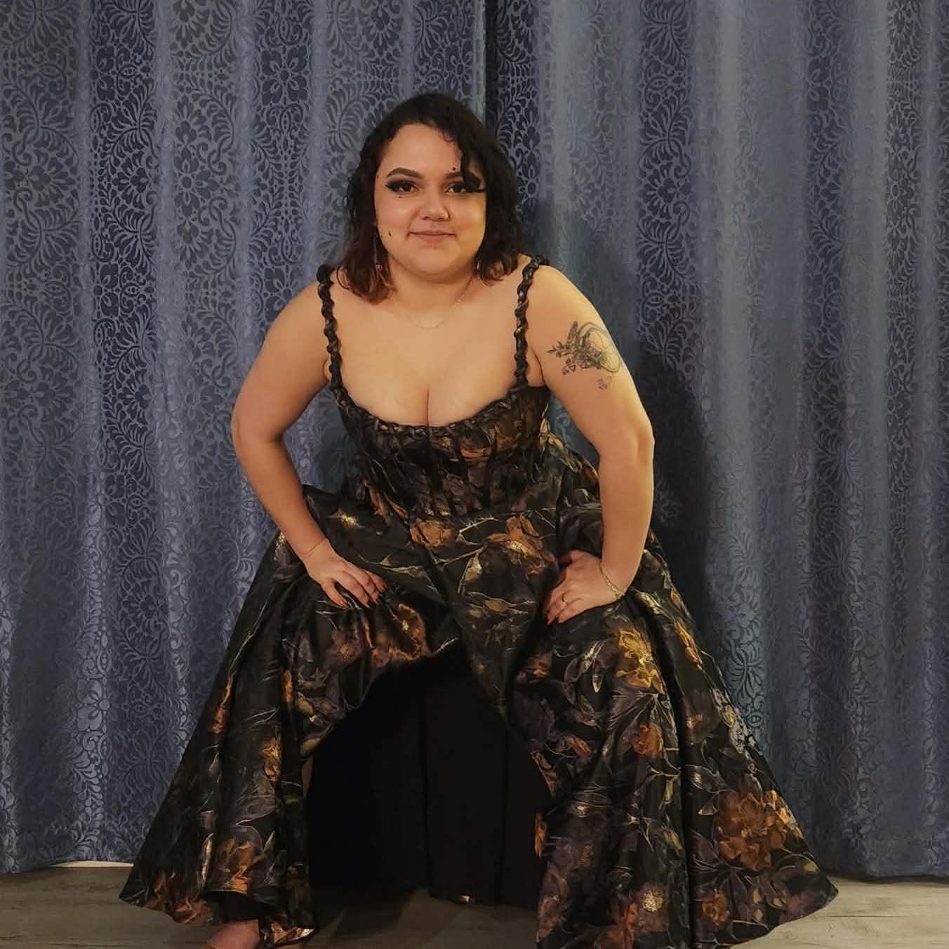 Stephany ready to catch the bouquet