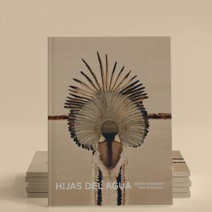 Table Book Las Hijas del Agua