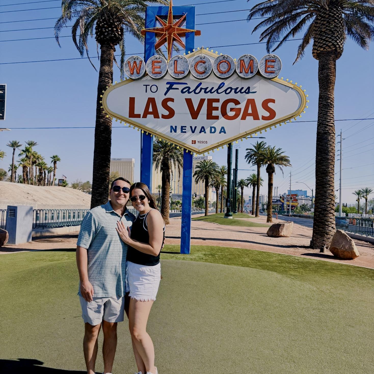 Woke up early the next morning to go to the Fabulous Las Vegas sign and FaceTime all our favorite people to let them know the news! š