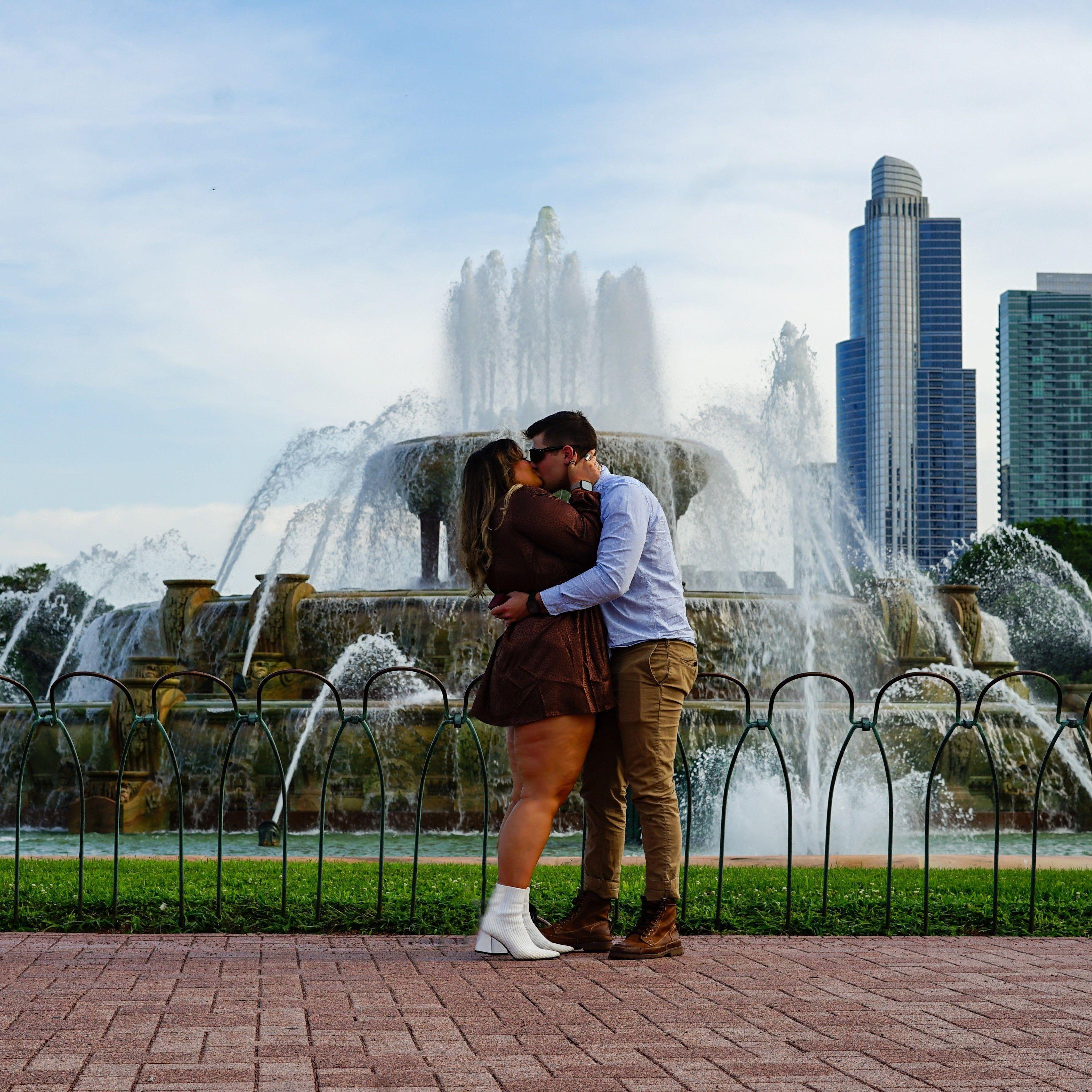 the most beautiful engagement at Buckingham Fountain in Chicago’s Grant Park