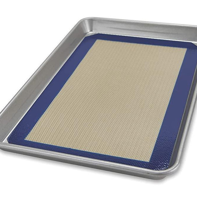 USA Pan 1704MT-1 Bakeware Nonstick Quarter Sheet Pan and Silicone Mat Set