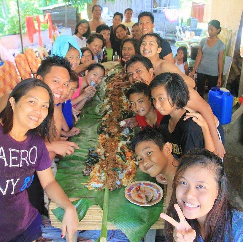 We love to eat. Specially boodle fight 😍