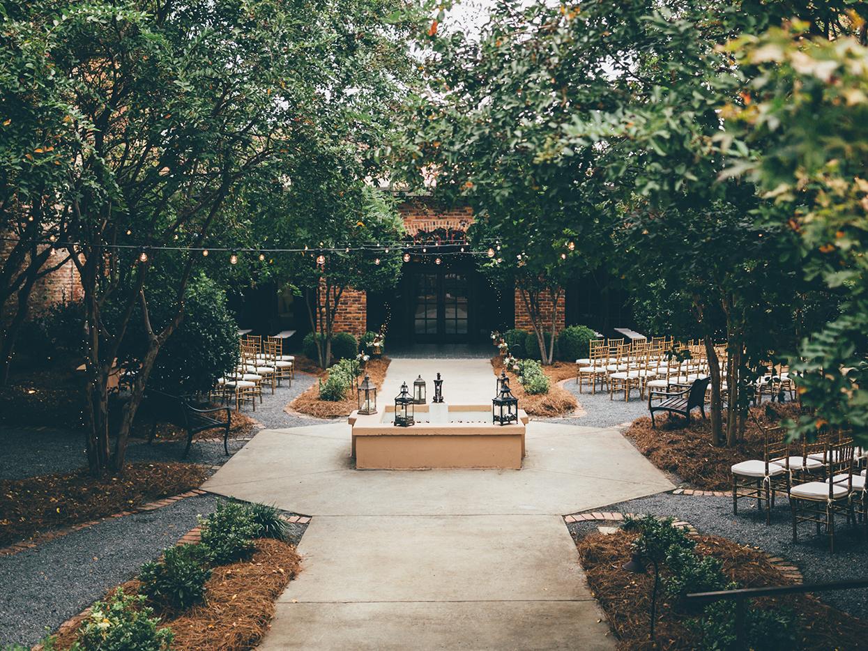 The Wedding Website of Lici Moffet and Josh Moffet