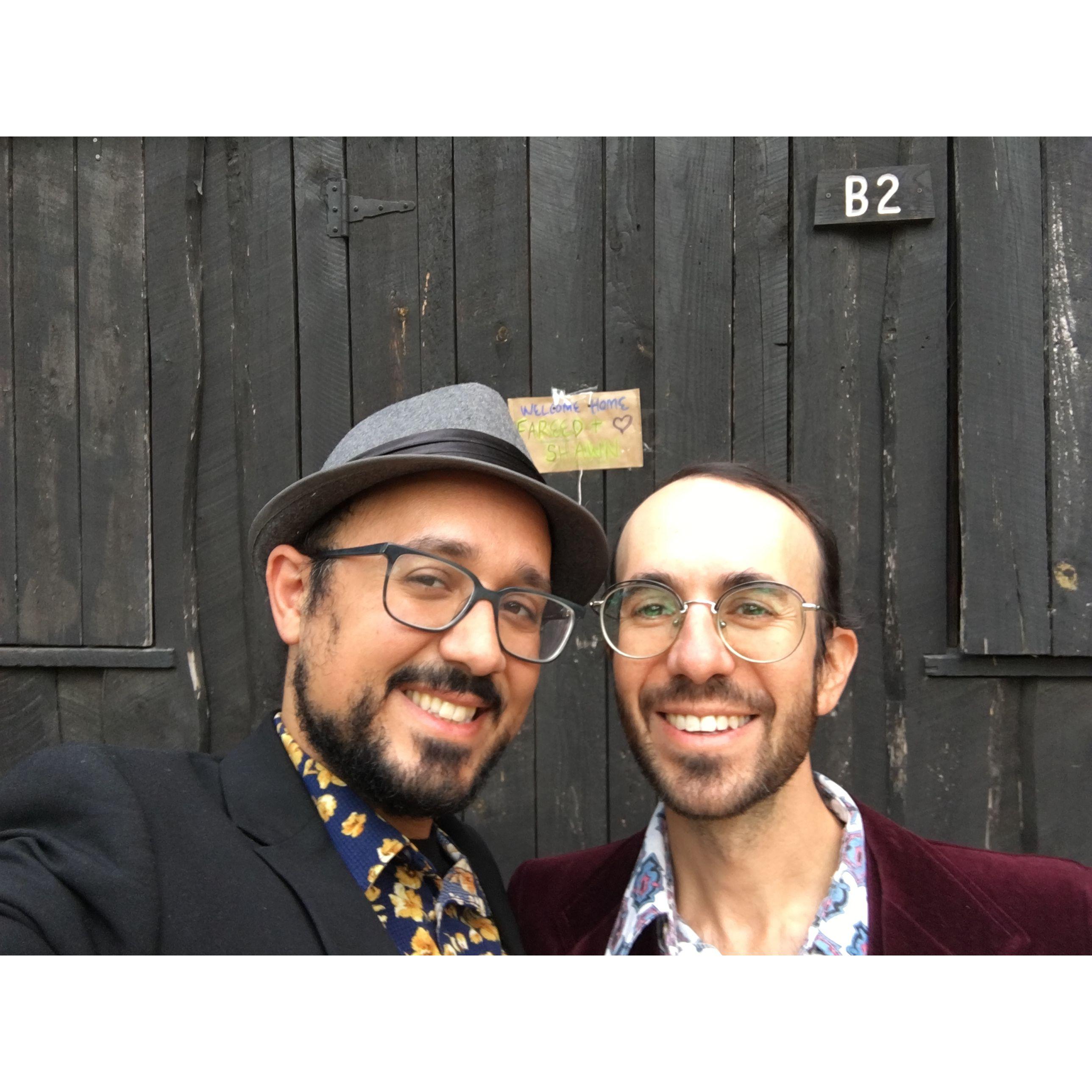 We first saw Happyland while attending the wedding of our dear friends Ali and Francesco! Here we're posing in front of our cabin :)