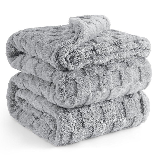 Bedsure Light Grey Fleece Blanket for Couch - Super Soft Cozy King Blankets for Women, Cute Small Blanket for Girls, 108x90 Inches