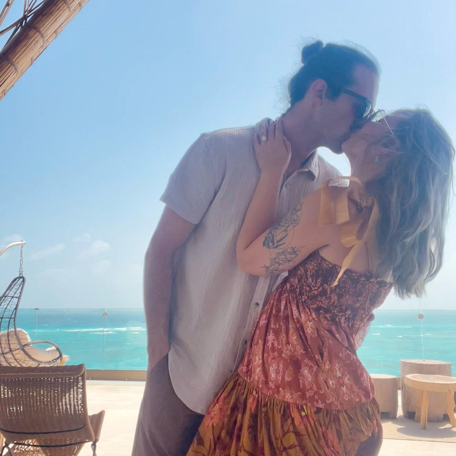 4-10-2024 Taylor asks Erika to marry him, and she says “Yes!” The couple gets engaged on Isla Mujeres in Mexico!