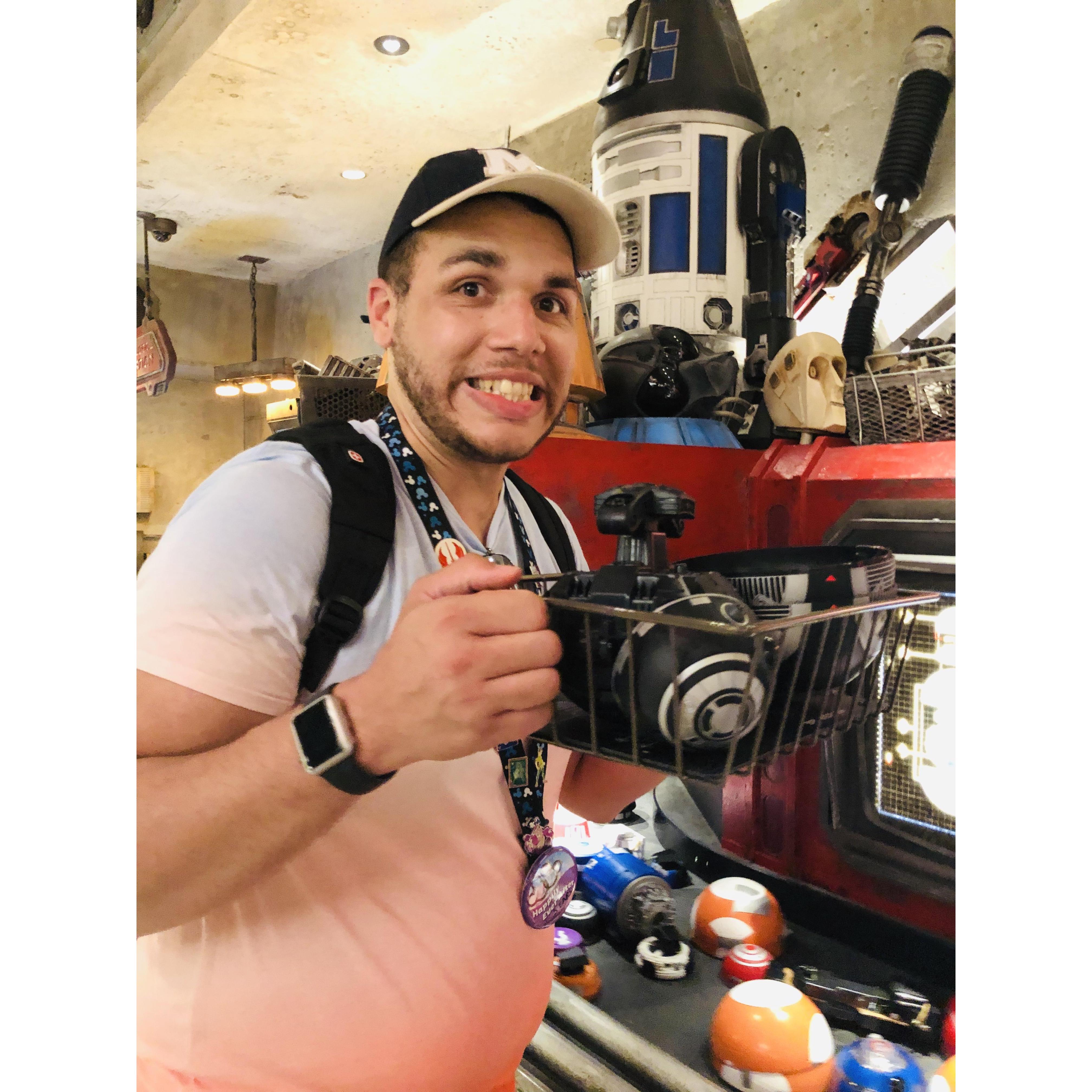 Just a boy and his drone.
(Galaxy's Edge)
#BB21