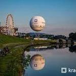Balloon with a viewing platform