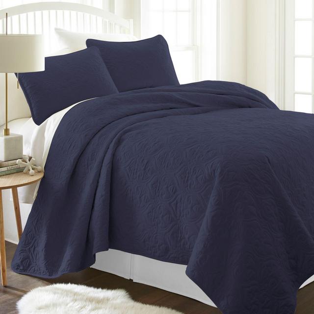 Damask King/California King Quilt Set in Navy