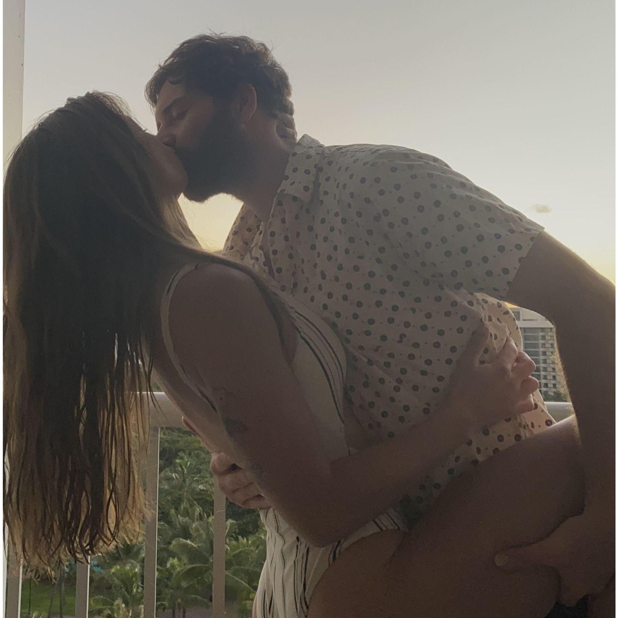 Kisses under the Hawaiian sunset