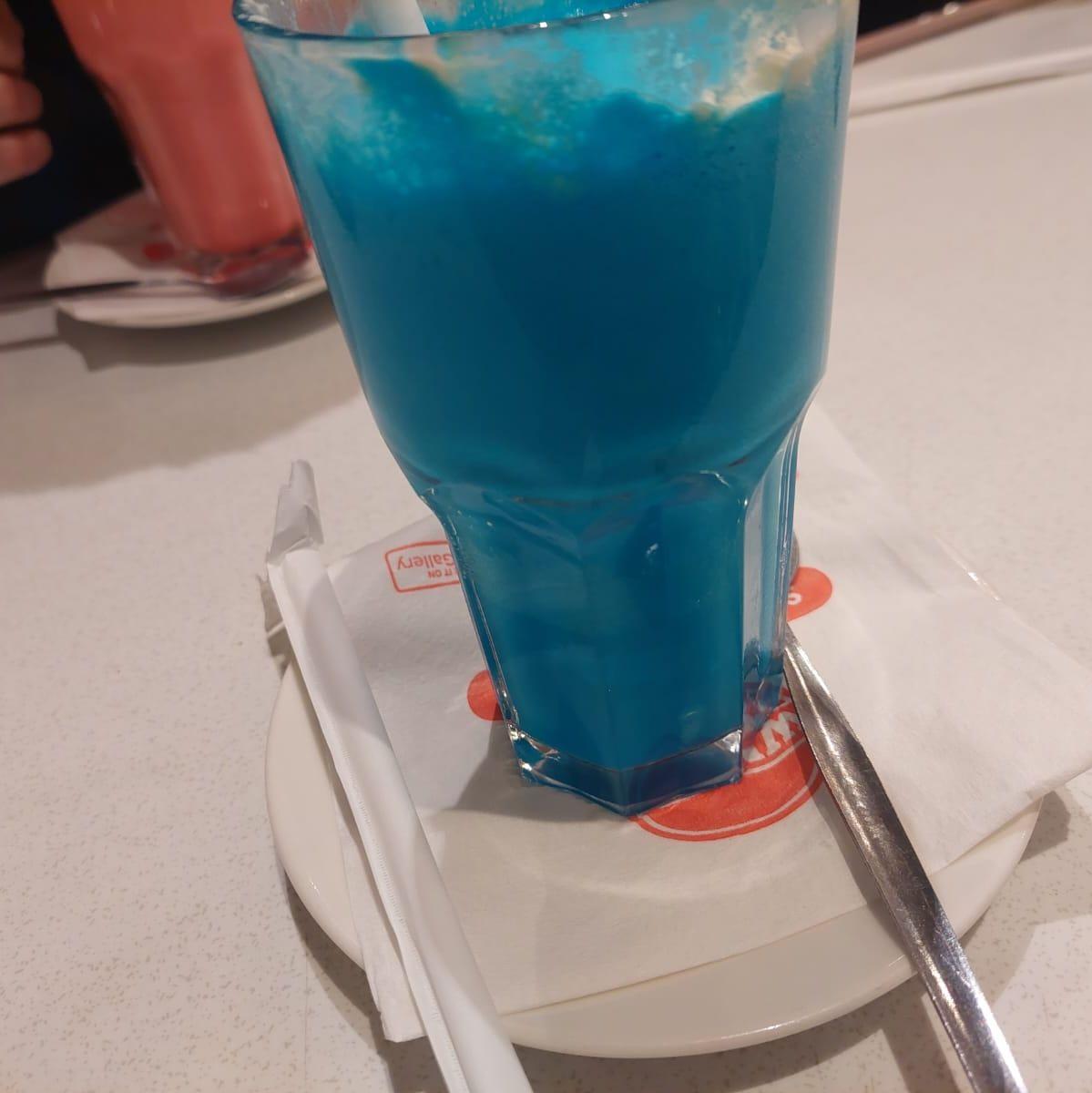 “Ek en Pierre het vir mekaar foto’s gestuur van ons milkshakes en Steri Stumpies, en sommer gevra: ‘Wil jy dit met my deel… bring jou strooitjie!’ 😏🥤💖”