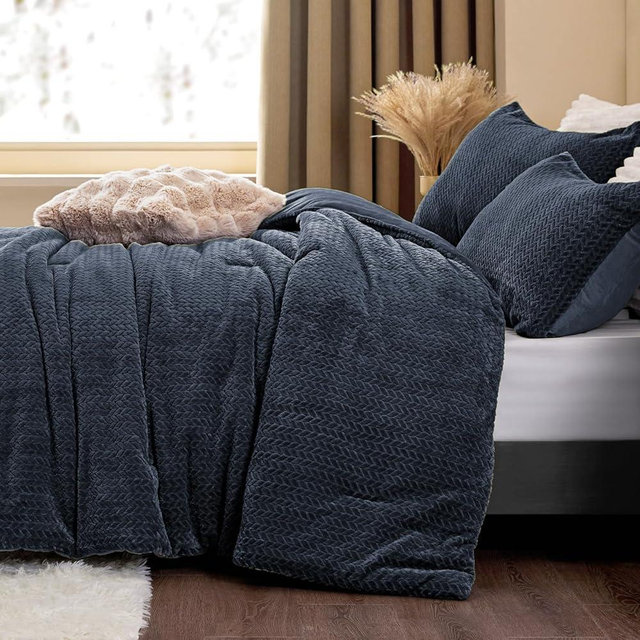 ChiXpace Fluffy Comforter Set - Furry Leaves Pattern Faux Fur Bed Set, Winter Ultra Soft Fuzzy Comfort Set, Velvet Bedding Set for Bed