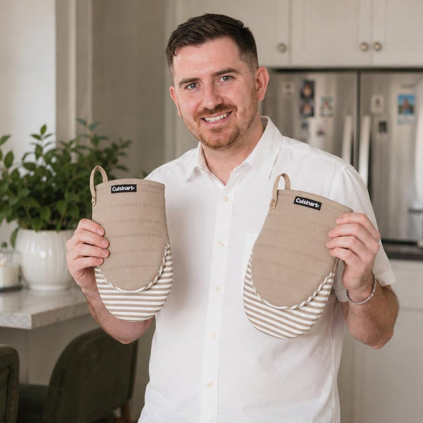 Cuisinart Mini Oven Mitts – 5.5” x 8” Heat-Resistant Kitchen Mitts for Oven with Non-Slip Printed Silicone, Cotton Filling, and Faux Leather Loop – Durable Oven Mitt Set for Cooking & Baking