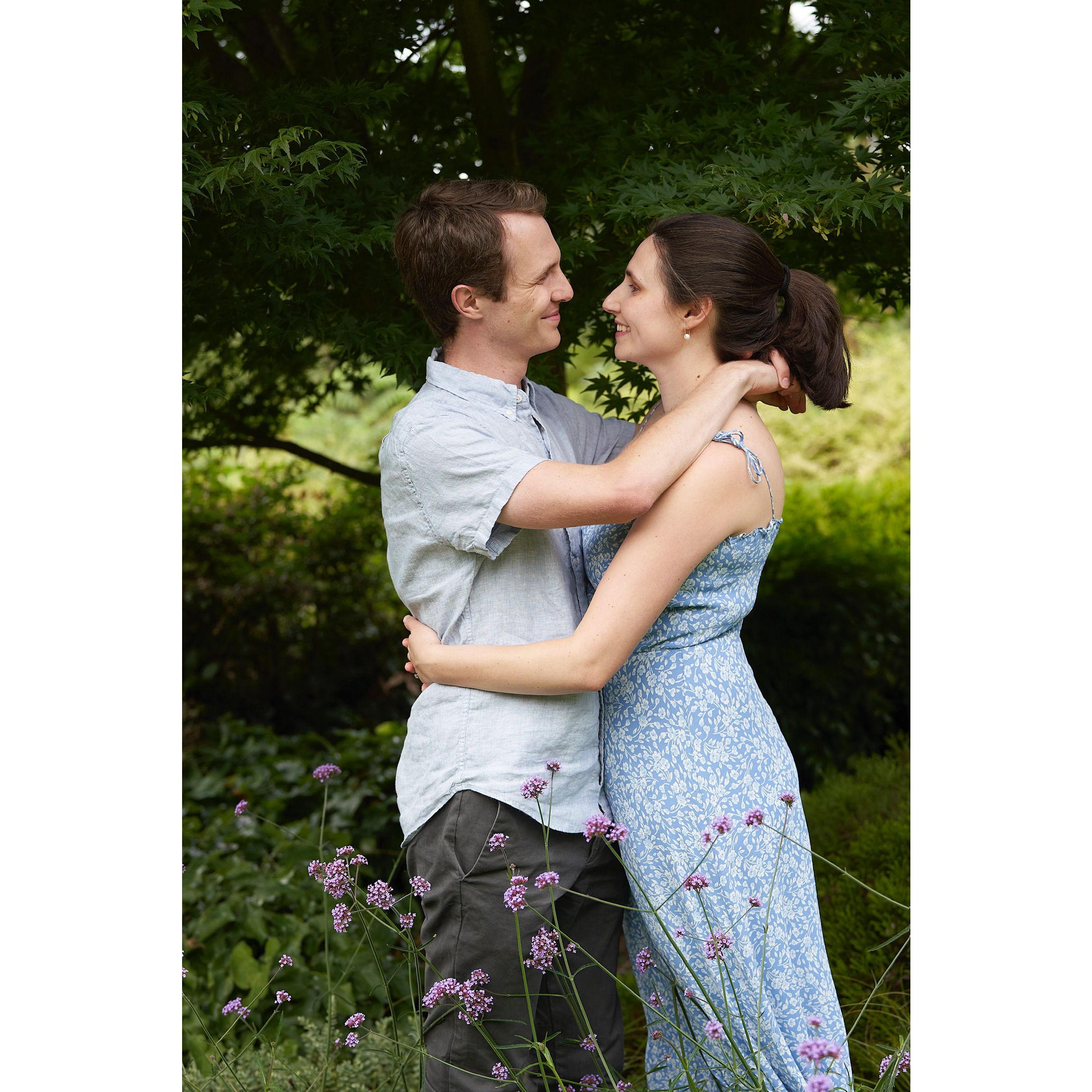 Engagement photos in the garden (2022)