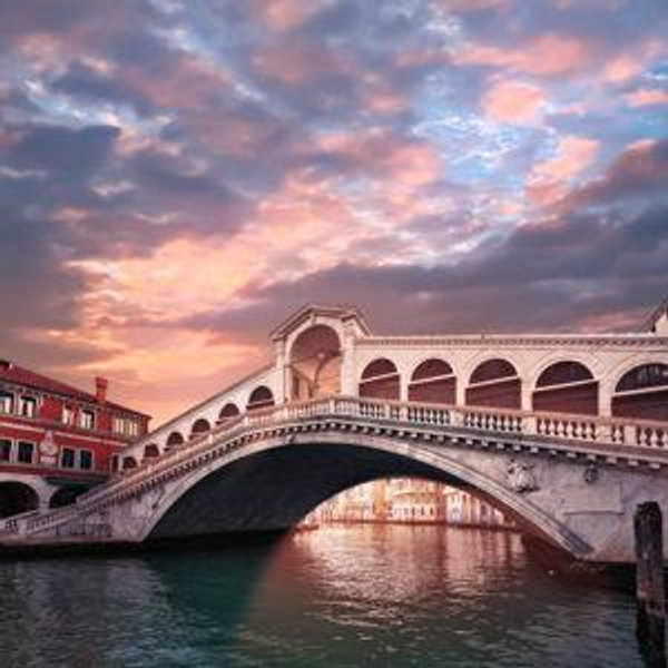 Canals, Kisses & Cocktails in Venice