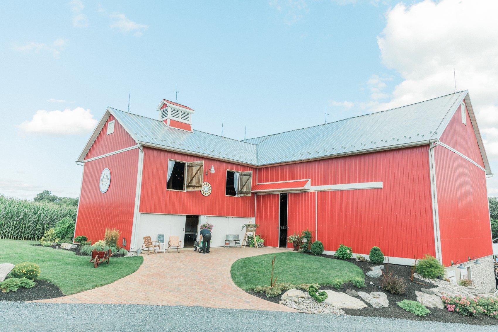 The Wedding Website of Lindsey Arzberger and Phillip Loeschinger