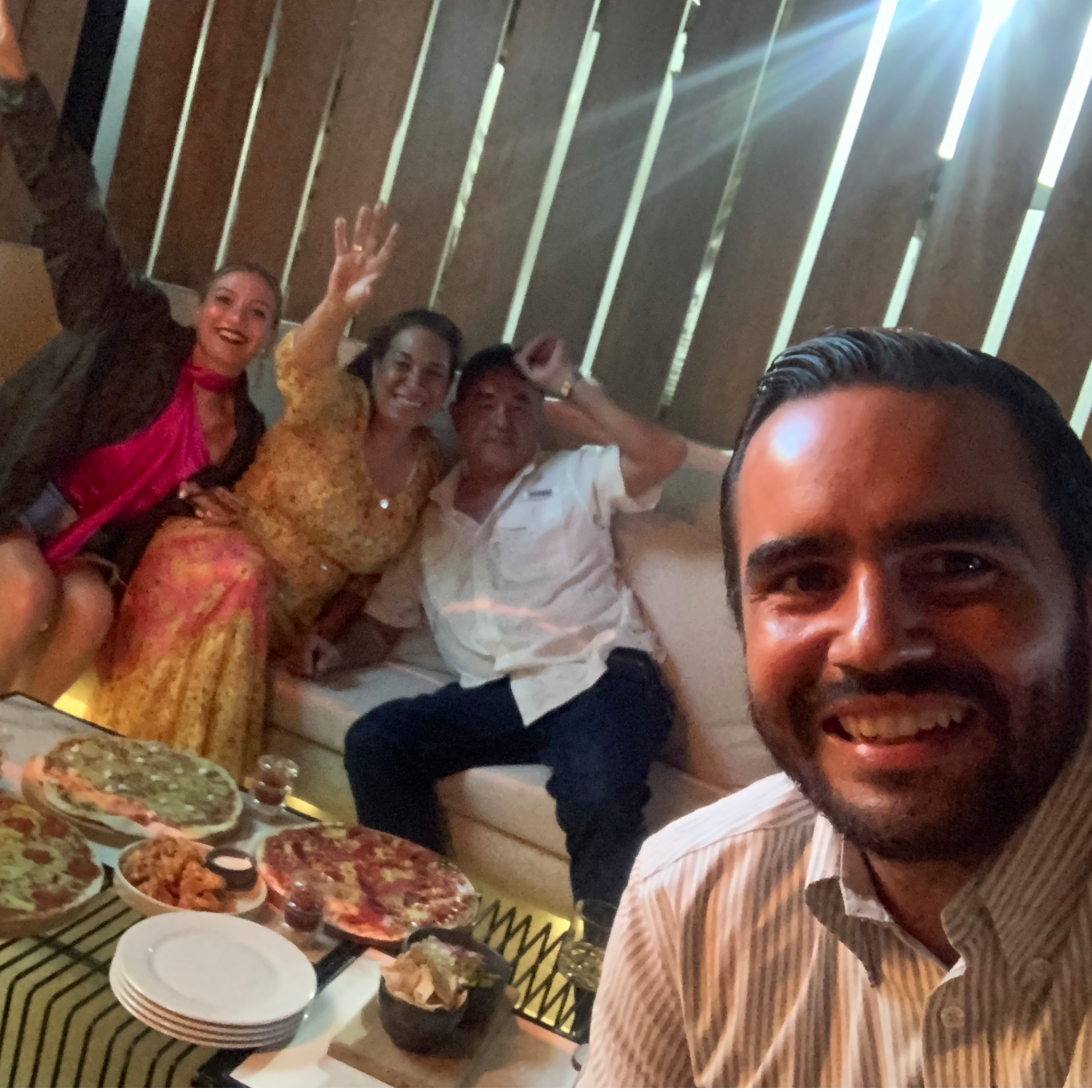 Una foto de la noche antes de que Lalo hiciera la pregunta!