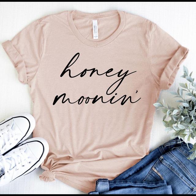 Honeymoonin' Shirt, Honeymoon Shirt,Newlywed Shirts, Gift for Bride, Mrs Shirt, Honeymoon Vacation Shirt, Honeymoon t-shirt