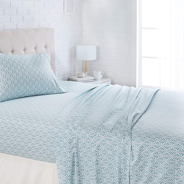 AmazonBasics Lightweight Super Soft Easy Care Microfiber Bed Sheet Set with 16" Deep Pockets - Full, Aqua Fern
