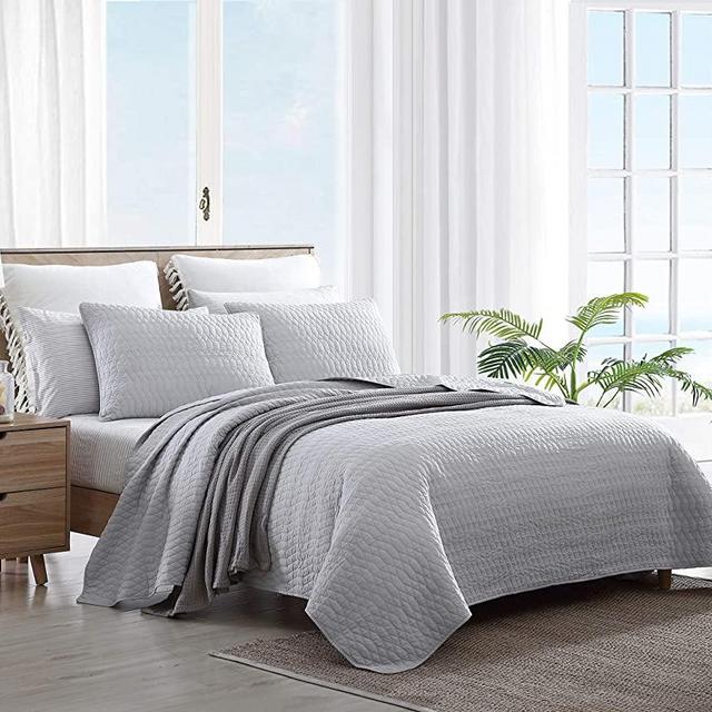 Tommy Bahama Home| Relax Bali Collection| Quilt Set - Ultra-Soft, Reversible Coverlet Bedding - Wrinkle-Free, Lightweight, and Breathable, Machine Washable, Queen, Grey (USHSA91168647)