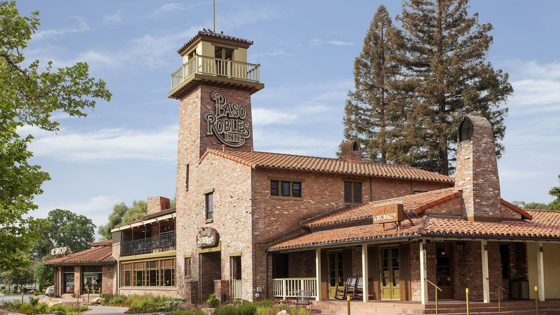 The Wedding Website of Robert Losey and Kelli Mahoney